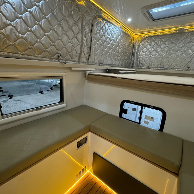 4*4 Camper Pickup 4*4 Camper Pickup